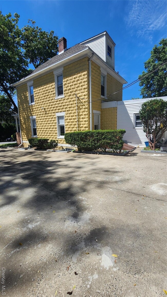 Building Photo - 38 Moulton Ave