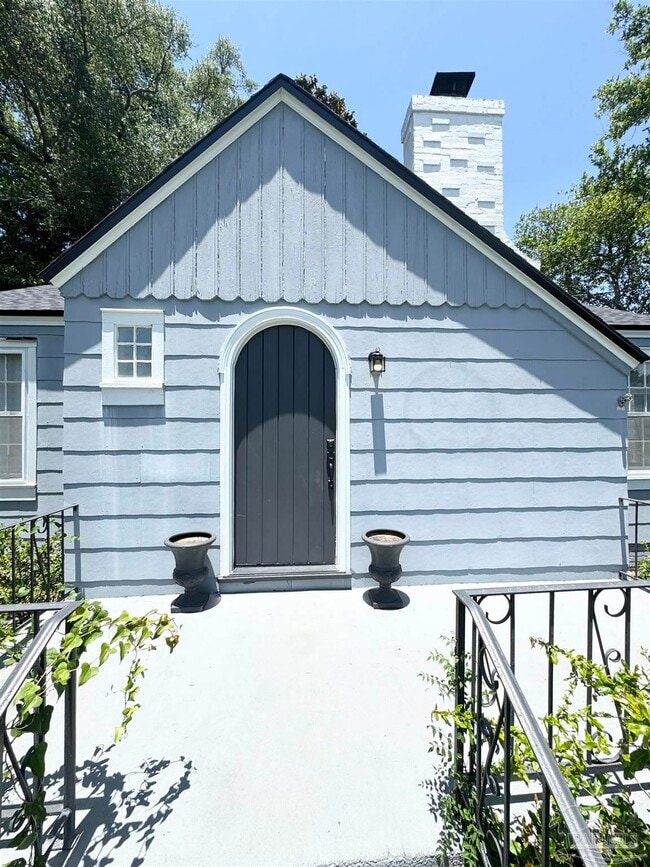 Primary Photo - 1318 Wilson Ave