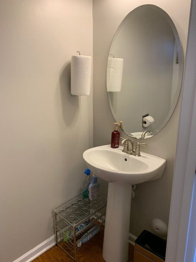 Building Photo - 130 Spring Pine Ln