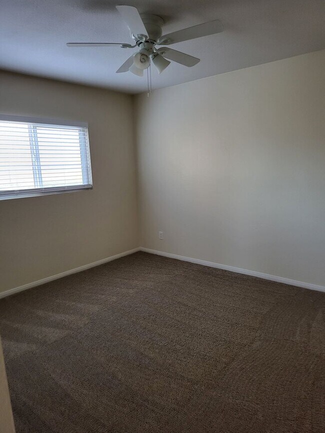 Building Photo - Close to Base, Private Laundry, Reserved Parking