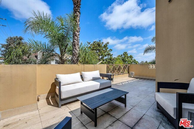 Building Photo - 10555 Ashton Ave