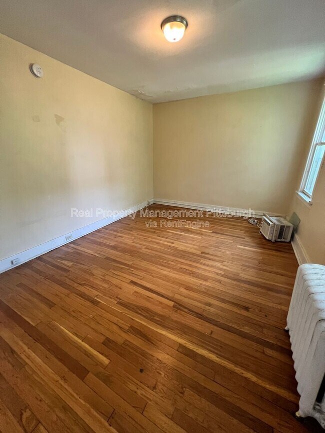 Building Photo - 5731 Phillips Ave