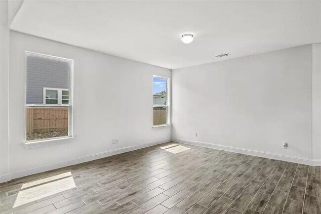 Building Photo - 125 Riverhill Dr