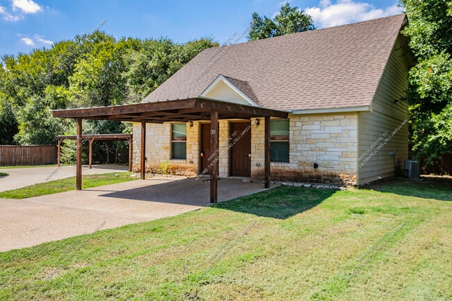 Building Photo - 1 Bedroom 2 Bath Available NOW