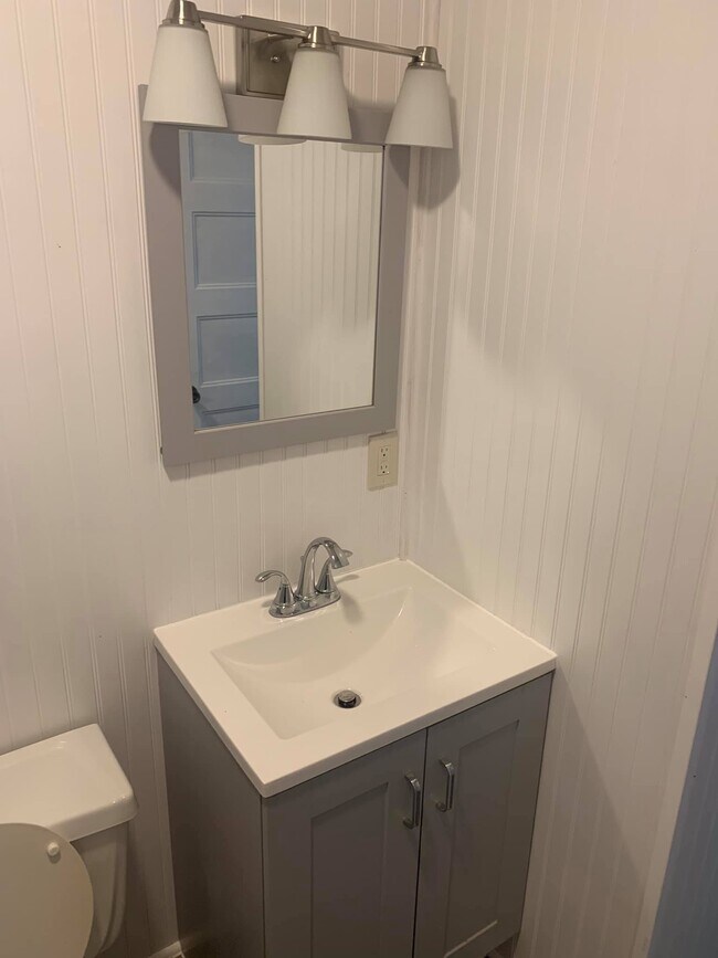 Building Photo - 406 W Alyea St