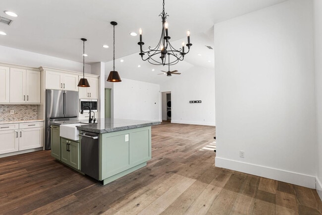 Building Photo - 4145 E Campbell Ave