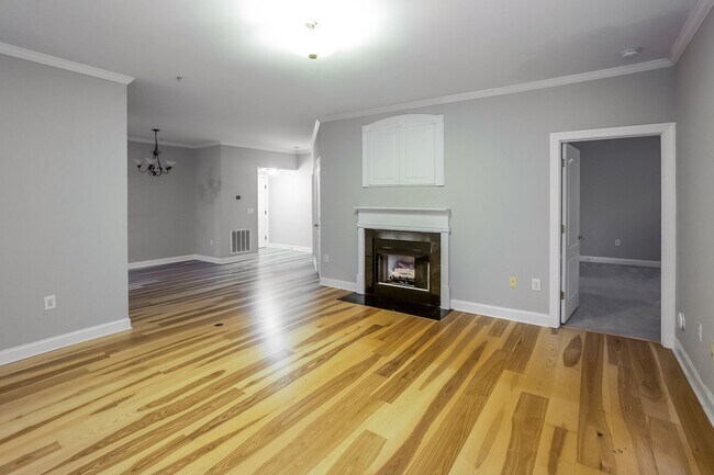 Building Photo - Live in the Heart of Historic Dilworth – W...