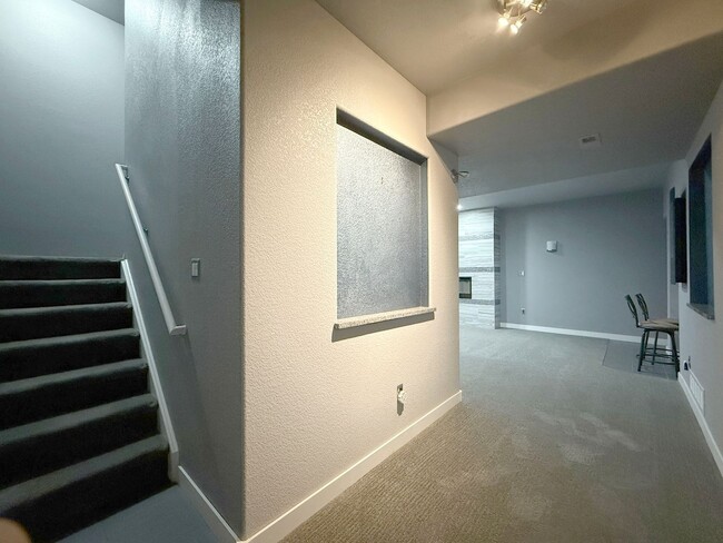 Building Photo - Rare Mountain View Gem for Rent in Erie!