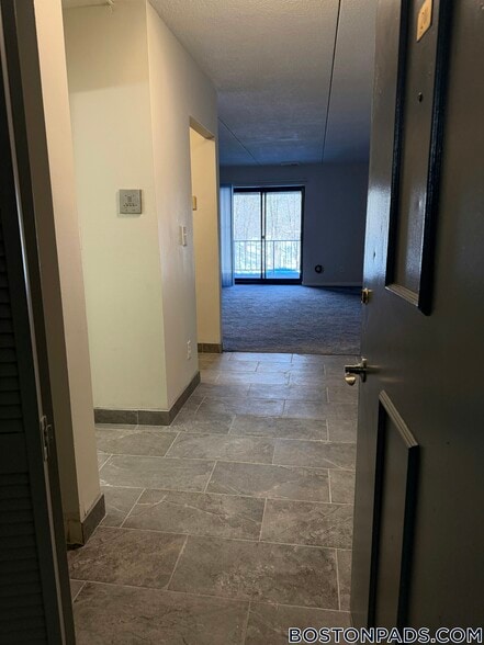 Building Photo - 60 Reservoir St