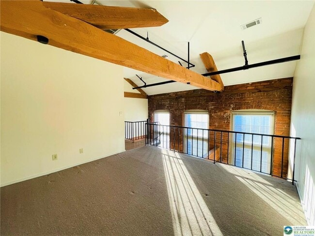 Building Photo - 101 W Race St