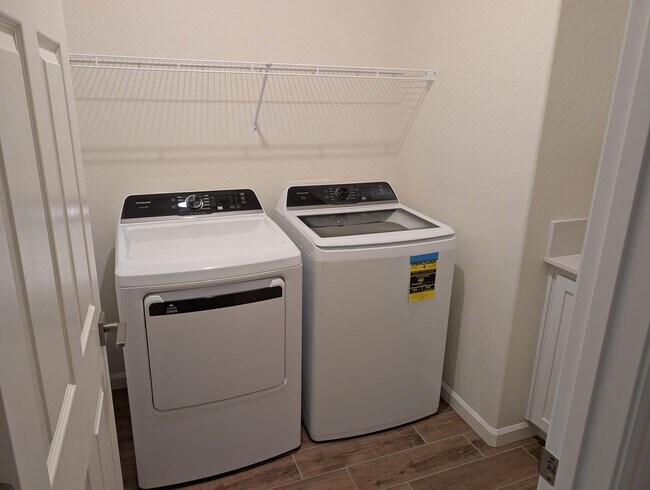 Building Photo - New Wilson home offering modern amenities, solar and a nice floor plan. Bonus room with den or of...