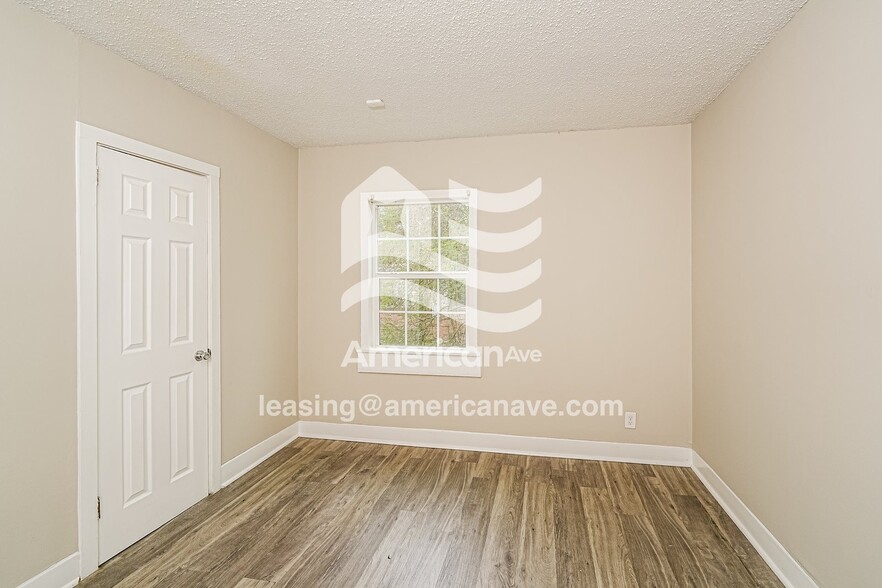 Building Photo - 760 Hopkins Dr