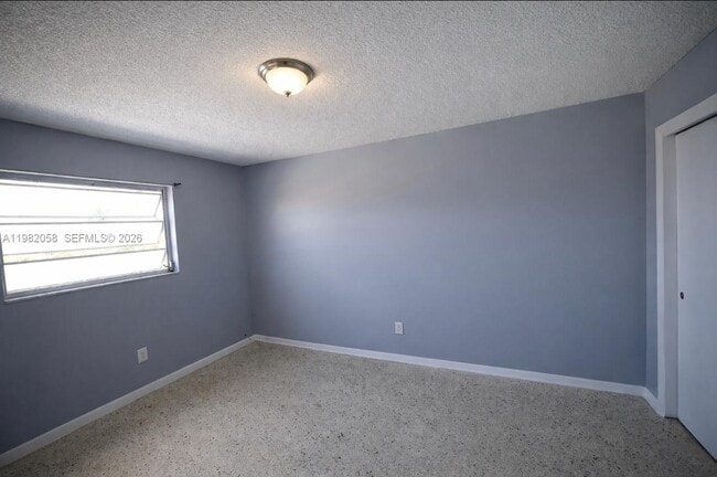 Building Photo - 2315 W Okeechobee Rd