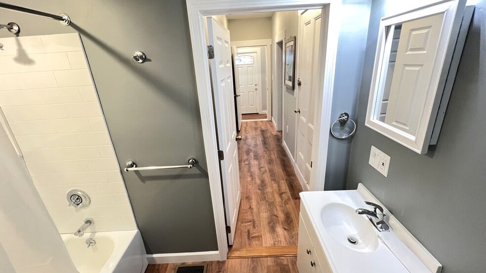 Building Photo - 31 Ridgeway St