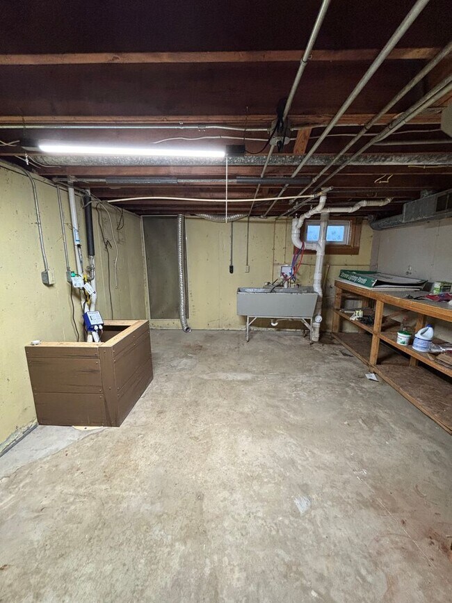 Building Photo - 4108 S Park Dr