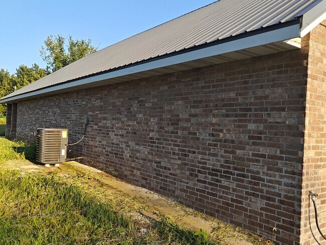 Building Photo - 3 Bedroom Single Family Home in Pleasant Hope