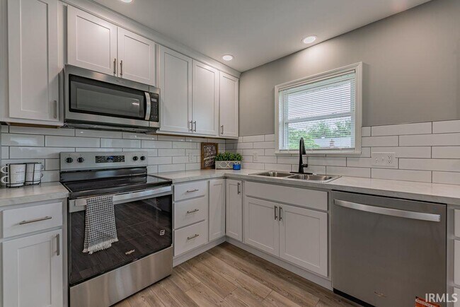 Building Photo - 2054 Conlin Ave