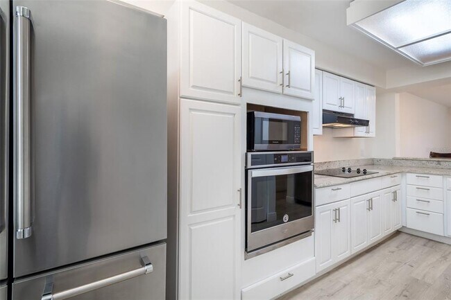 Building Photo - 2411 Gallery View Dr