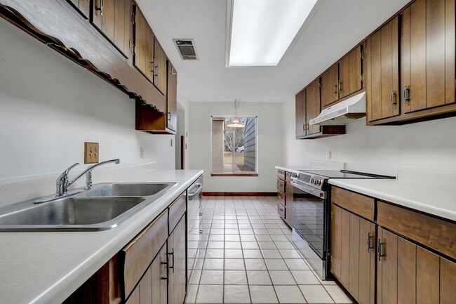 Building Photo - 3128 Blairstone Ct