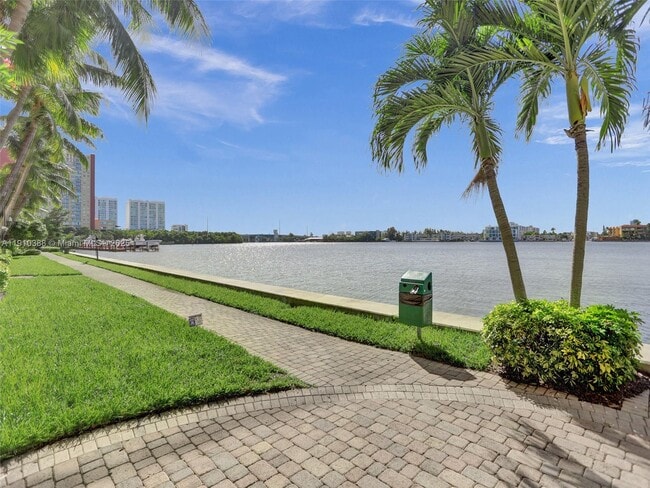 Building Photo - 17150 N Bay Rd