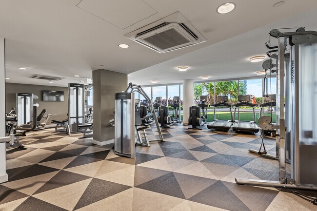 Building Photo - 555 South St