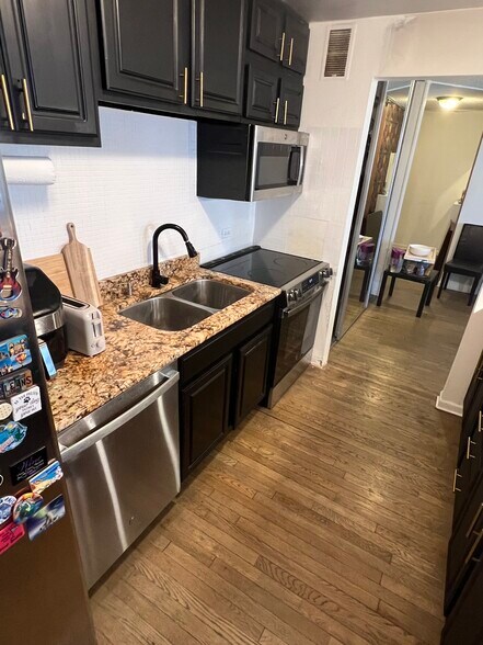 kitchen - 200 N Dearborn St