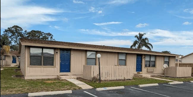 Building Photo - Villas of Cocoa