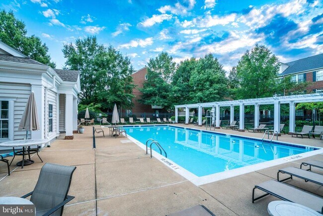 Building Photo - 709 Catts Tavern Dr