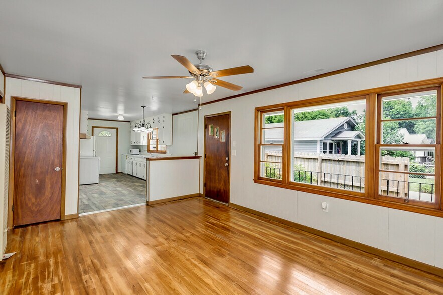 Building Photo - 3912 Hillcrest Ct SW
