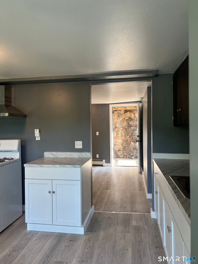 Building Photo - 90 Aetna St