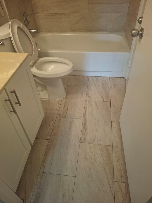 Building Photo - 9833 Westview Dr