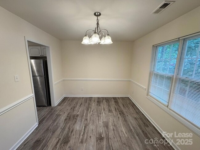 Building Photo - 6610 Cedar Cliff Dr