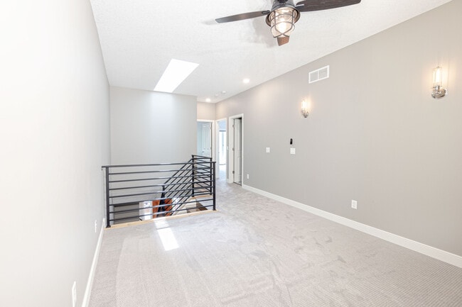 Building Photo - 10774 Falling Water Ln