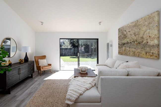 Building Photo - BRIGHT, OPEN LAYOUT SUNNYVALE HOME ||