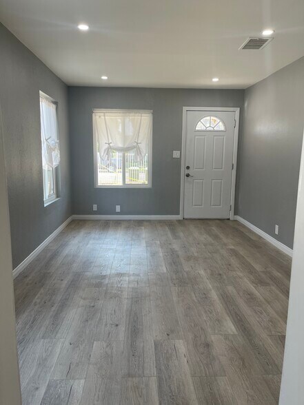 Building Photo - 10839 Burnet Ave