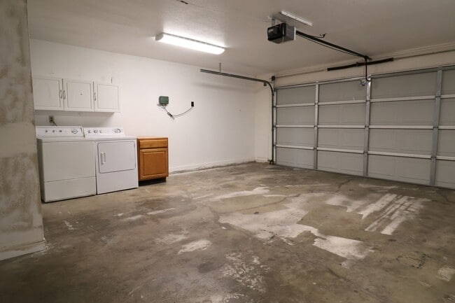 Building Photo - 528 S Sorrel St