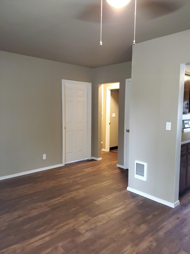 Building Photo - 3213 Center St NE