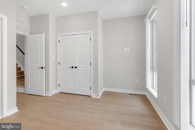 Building Photo - 2344 W Seybert St