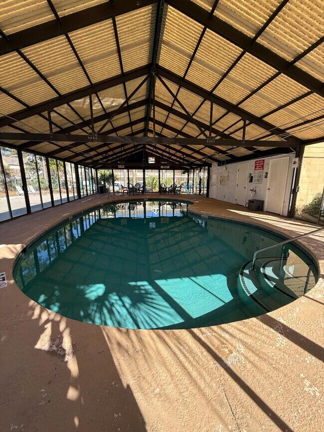 Building Photo - 1095 Plantation Dr W