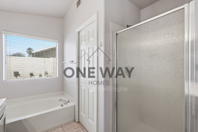 Building Photo - 819 E Cindy St