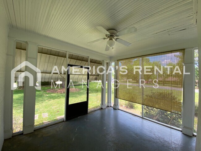Building Photo - Great Duplex Available for Rent in Montgom...