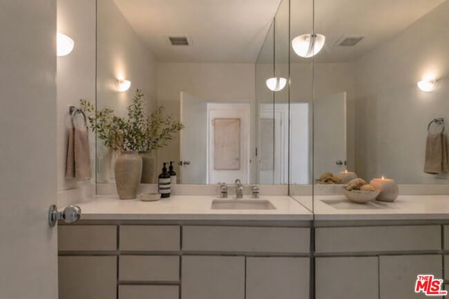 Building Photo - 1591 Lindacrest Dr