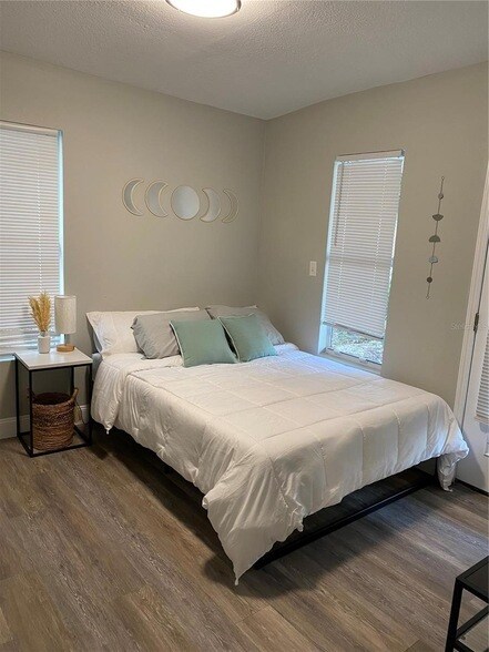 Building Photo - 7014 Glenview Dr