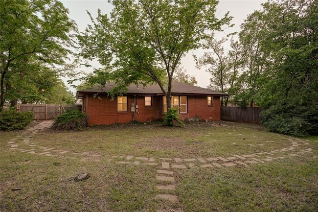 Building Photo - 1101 Bedford Dr