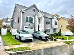 Building Photo - 259 Oakwood Ave