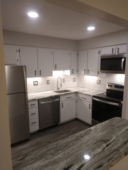 Building Photo - 8353 Kennedy Cir
