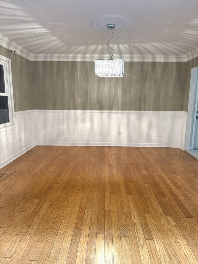 Building Photo - 17312 Valley View Dr