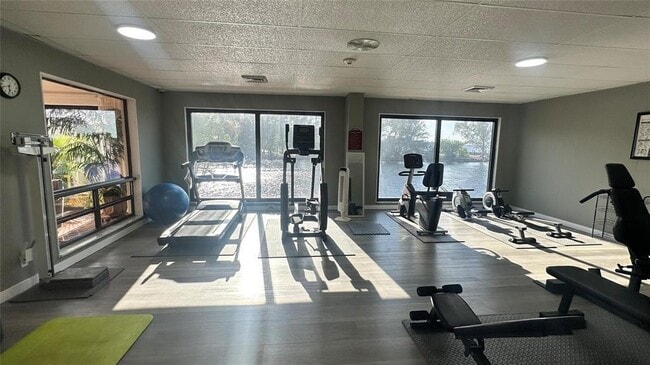 Building Photo - 1401 N Riverside Dr