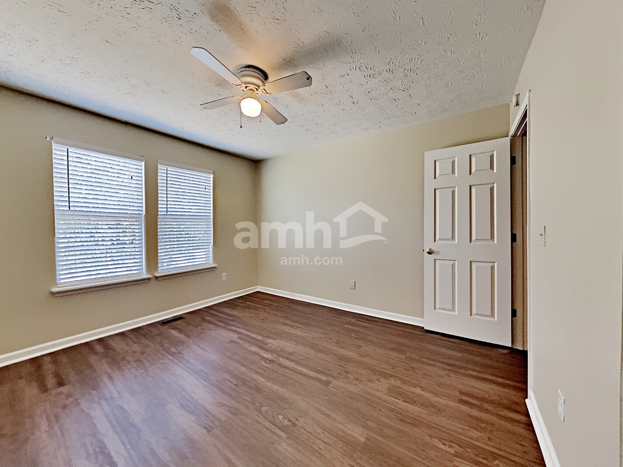 Building Photo - 227 Starlyn Dr