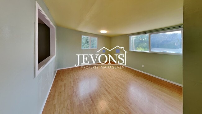 Building Photo - $1,000 Rent Credit if move-in occurs befor...